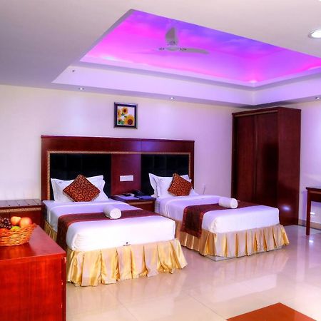 Hotel Hiton Perintalmanna Екстериор снимка