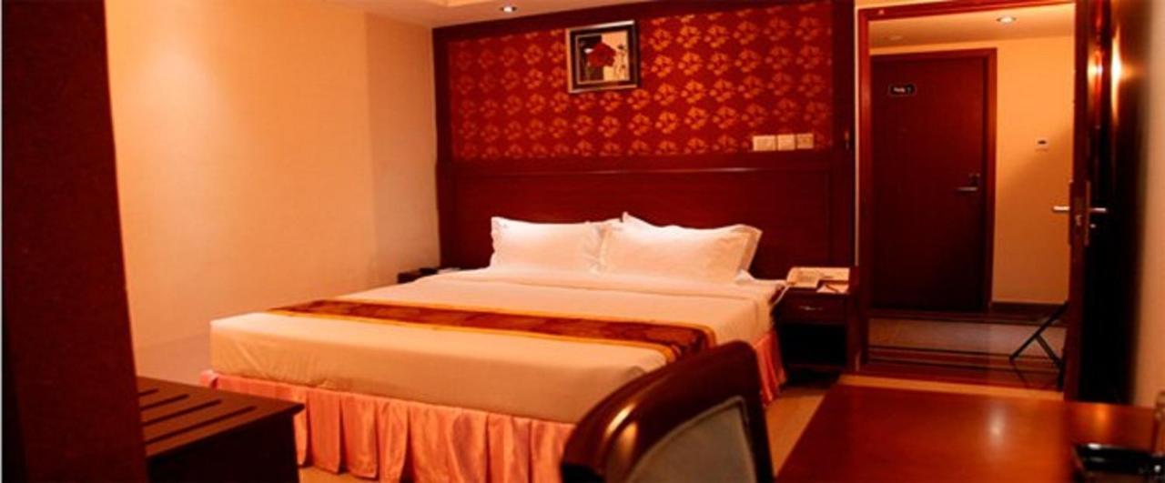 Hotel Hiton Perintalmanna Екстериор снимка