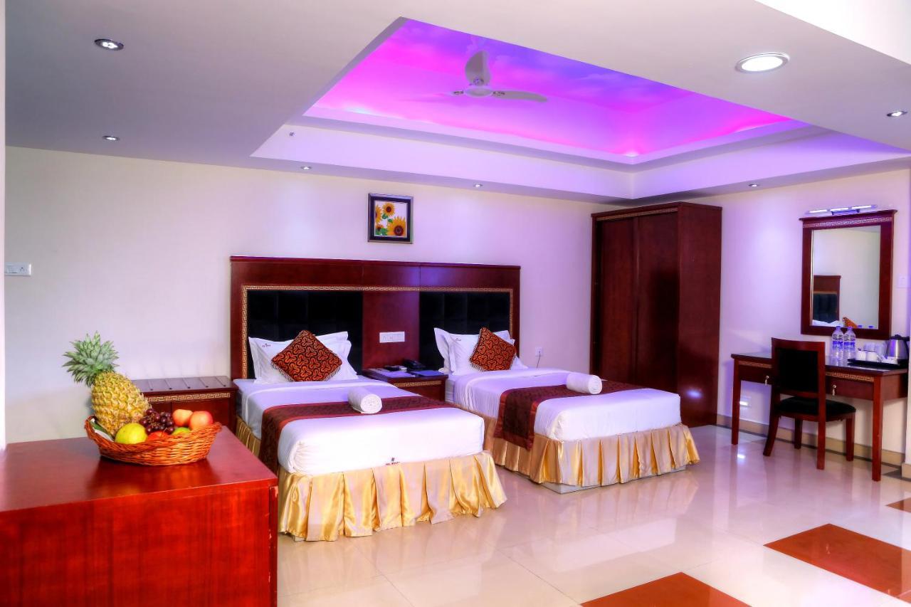 Hotel Hiton Perintalmanna Екстериор снимка