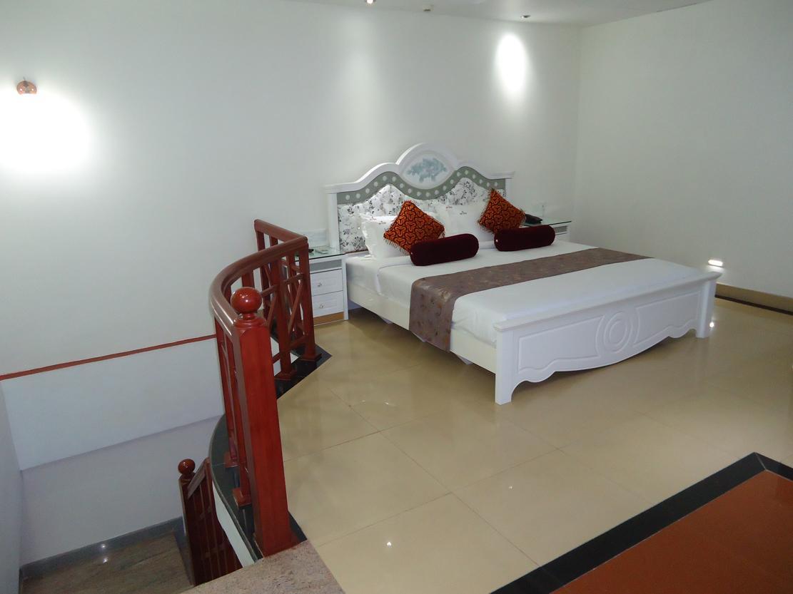 Hotel Hiton Perintalmanna Стая снимка