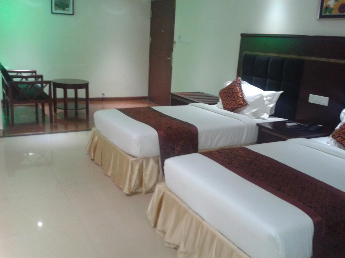 Hotel Hiton Perintalmanna Стая снимка