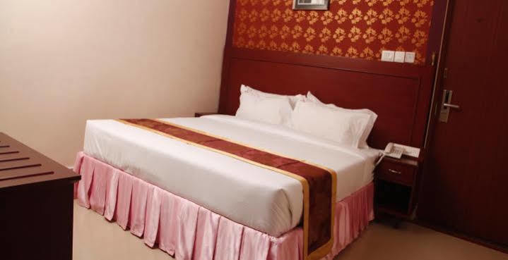 Hotel Hiton Perintalmanna Екстериор снимка